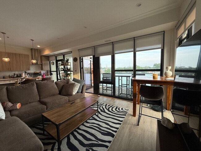 Foto del edificio - 835 Lake St