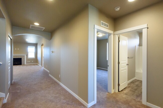 Foto del edificio - New 4 Bedroom Home in Post Falls with 3 Car Garage!