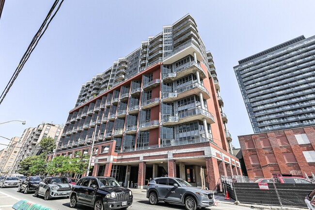 Building Photo - 255 Richmond St E