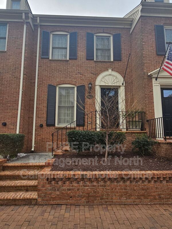 Foto del edificio - 520 N Poplar St