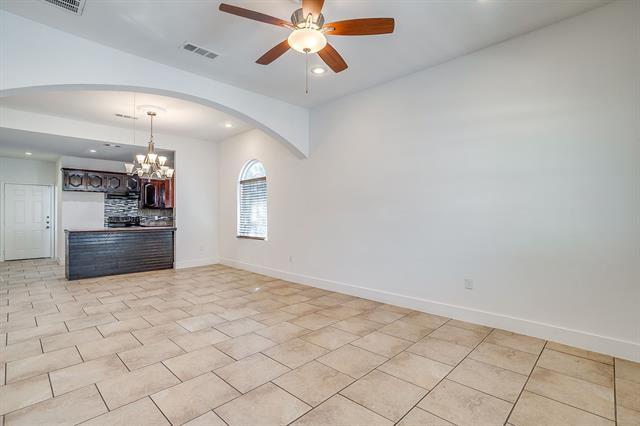 Foto del edificio - 2316 Roosevelt Ave