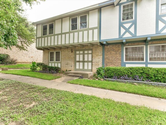 Building Photo - 462 Westview Terrace
