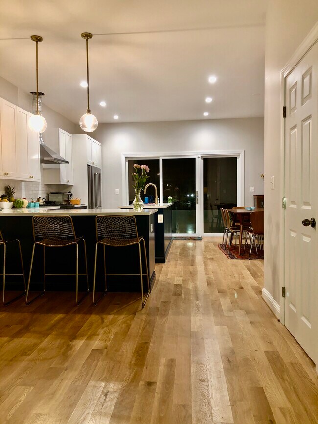 Kitchen and dining rooms - 1104 C St SE