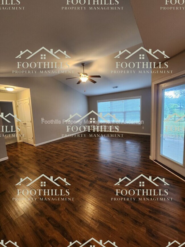 Foto del edificio - 1027 Whirlaway Cir
