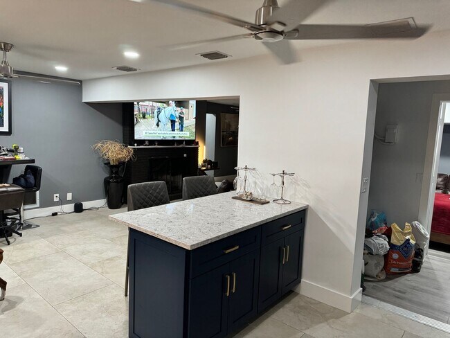 Foto del edificio - 4 Bedroom Single Family Home with solar pa...