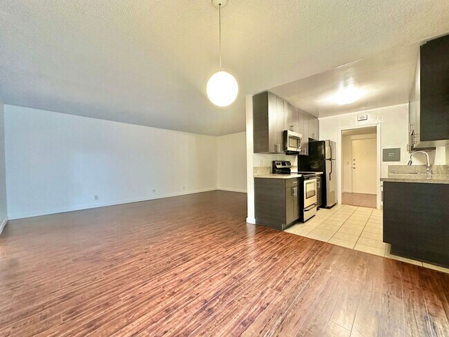 Building Photo - 919 N Alfred St