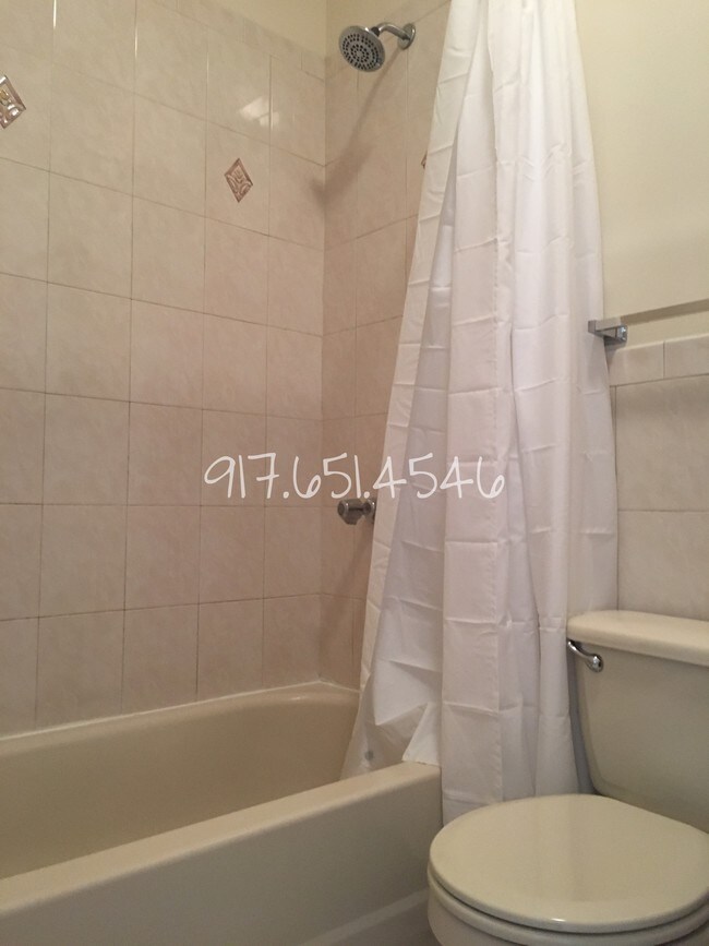 Building Photo - 121 Weirfield St