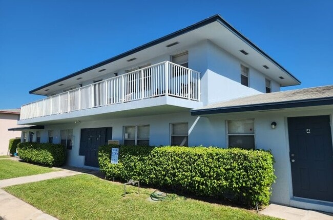 Photo - 1110 W Blue Heron Blvd Apartment