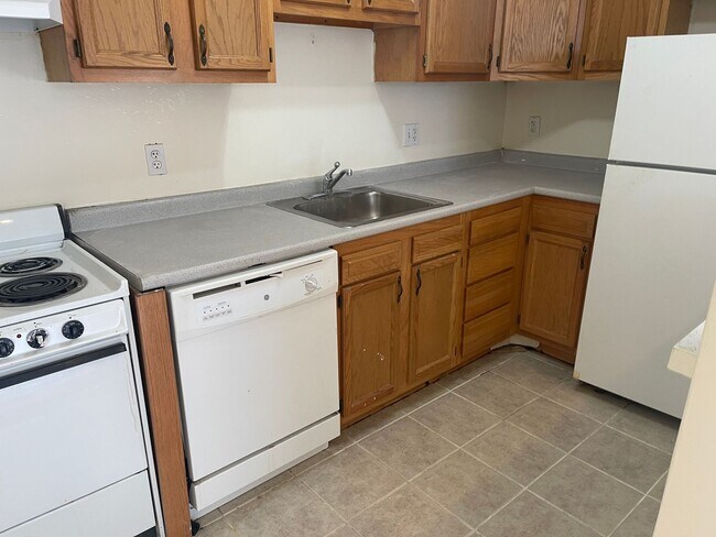 Foto del edificio - Clean , Modern and very spacious 1bed.  Dishwasher, Laundry, parking Ava, 1 Free month
