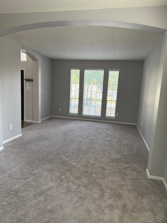 Building Photo - 25915 Drybrook Rd