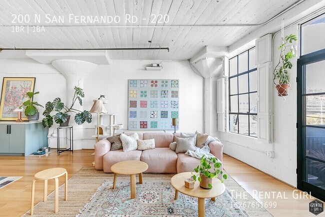 Building Photo - Stylish Lincoln Heights Loft | Private Bal...