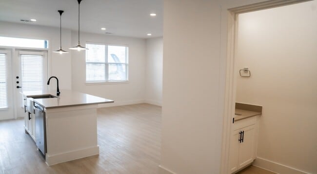 Building Photo - 9584 Eden Rd