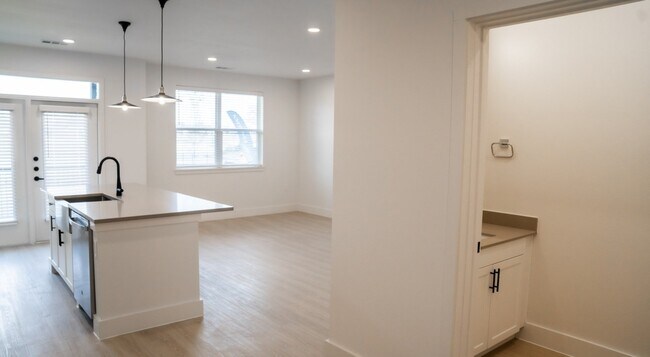 Foto del edificio - 9584 Eden Rd