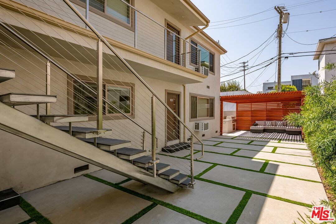 Foto principal - 1553 S Saltair Ave