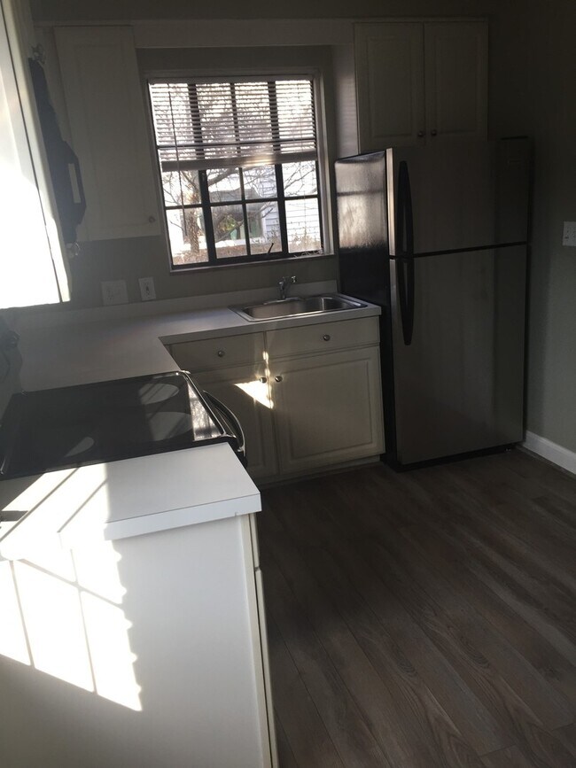Building Photo - R980 - HENRIETTA