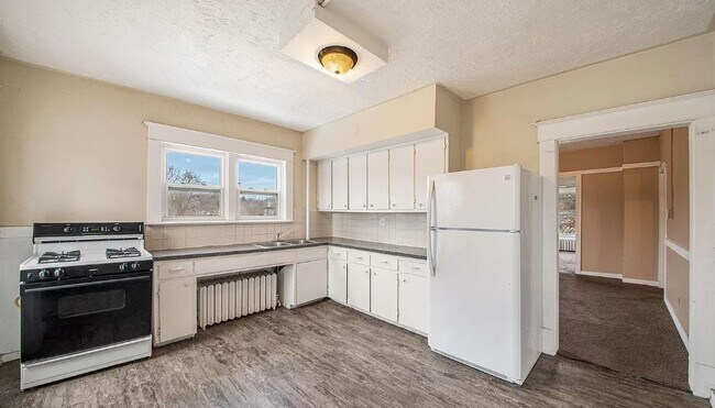 Kitchen under renovation (new picture will be uploaded soon) - 1114 3rd St NW