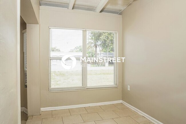 Foto del edificio - 3 Bedroom Pet-Friendly Home in SARASOTA, FL with Main Street Renewal