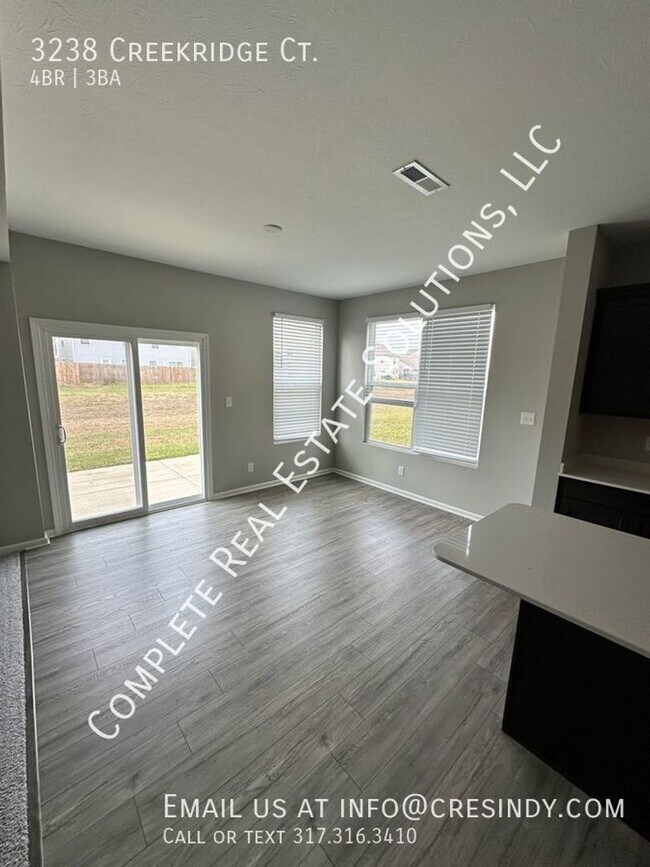 Foto del edificio - Now Showing this 4 BR, 2 1/2 BA home locat...