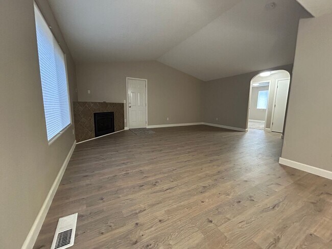 Foto del edificio - Newly Remodeled 3 Bedroom 2 Bath Home!