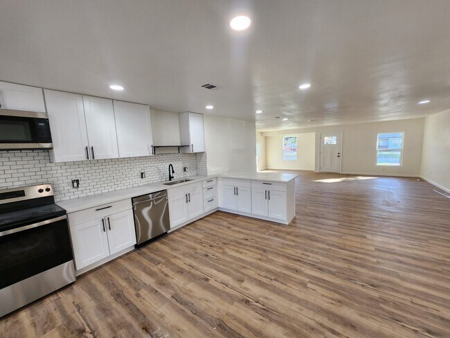 Building Photo - 2633 Province Ln