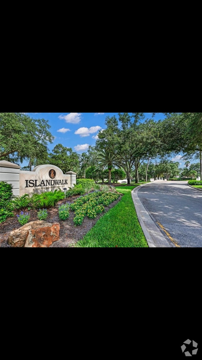 Building Photo - 6068 Towncenter Cir