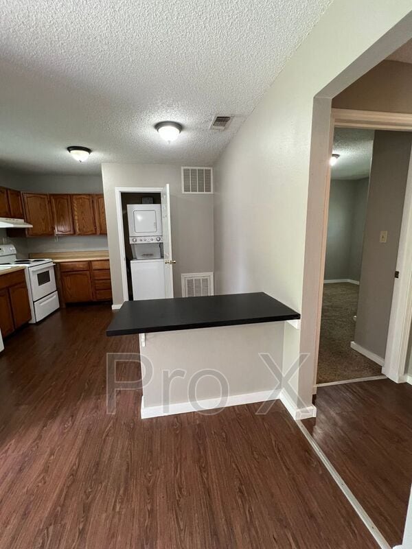 Building Photo - 1116 S Elm St