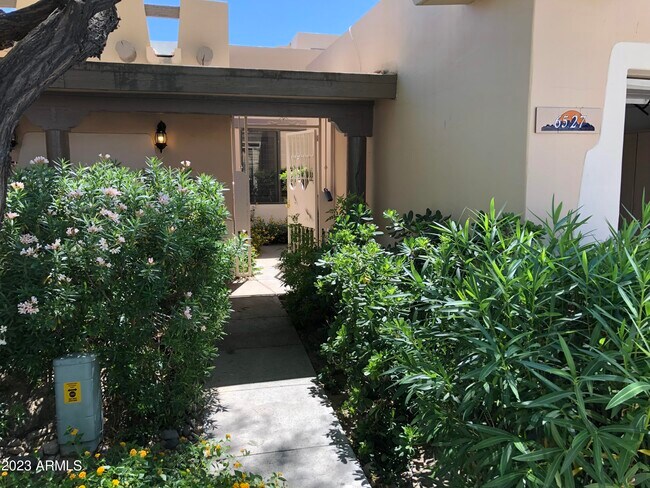 Foto del edificio - 6527 N 13th Dr