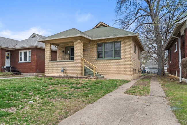 Building Photo - Spacious 1 Bed 1 Bath House off of Eastern Parkway