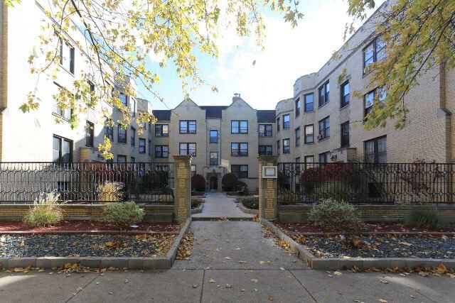 Foto principal - 1124 W Oakdale Ave