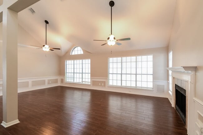 Foto del edificio - 4765 Oakmont Ct