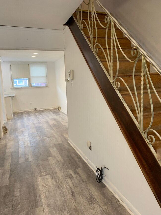 Foto del edificio - 6908 Revere St