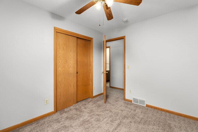 Building Photo - 2709 Muir Field Rd