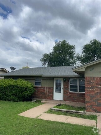Building Photo - 4910 NW Pollard Ave