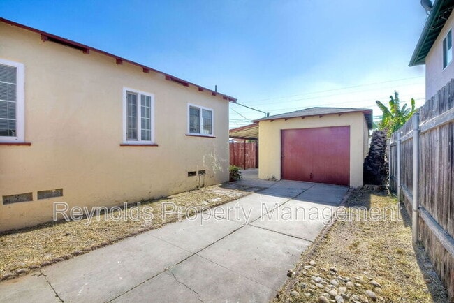 Building Photo - 3343 Chamoune Ave