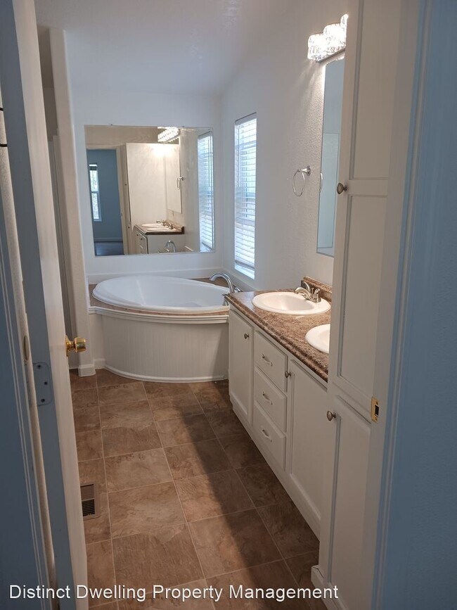 Foto del edificio - 3 br, 2 bath House - 52145 Dustan Rd.
