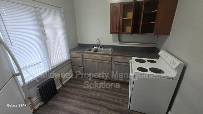 Foto del edificio - 1422 Central Ave