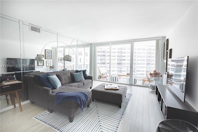 Foto del edificio - 5161 Collins Ave