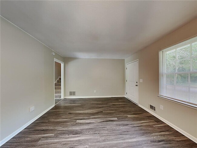 Foto del edificio - 5992 Monterey Dr