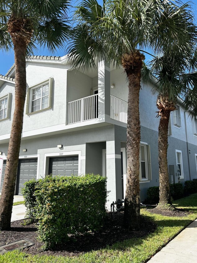 Primary Photo - 3137 Grandiflora Dr