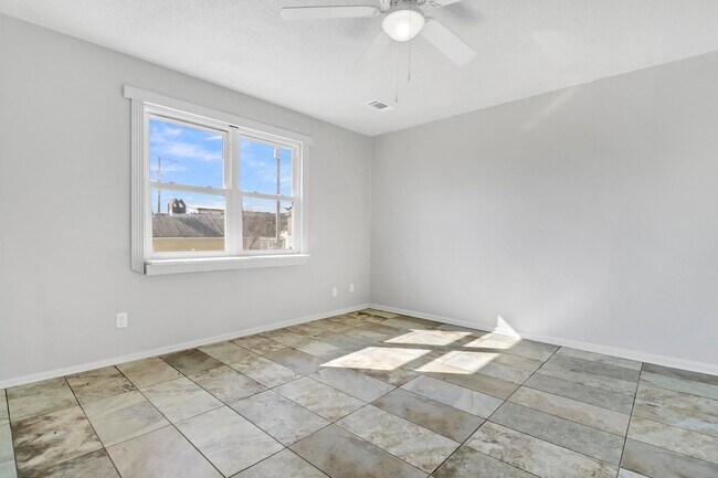 Foto del edificio - 4 BR, 2 BATH townhouse in downtown Charleston, SC.