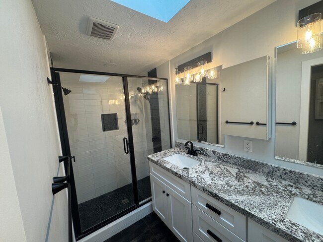 Foto del edificio - 7765 S 3500 E