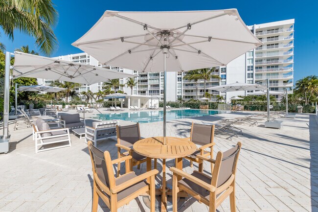 Building Photo - 609 Ocean Dr