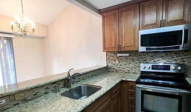 Kitchen with dining nook - 3409 La Terrace Cir