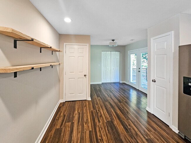 Building Photo - 3152 Columbia Woods Dr