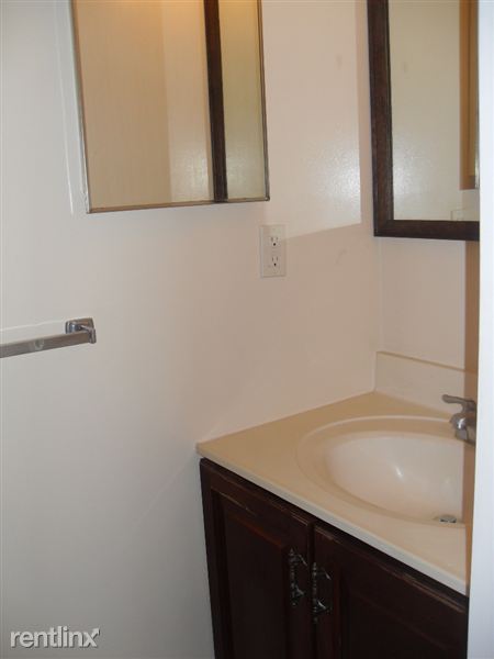 Building Photo - 126 Birchwood Dr