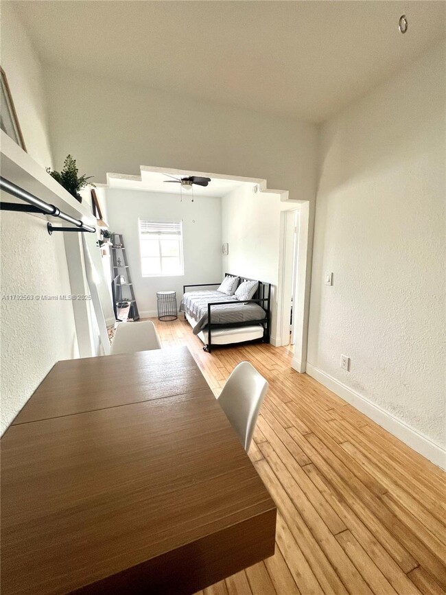 Foto del edificio - 8415 Harding Ave