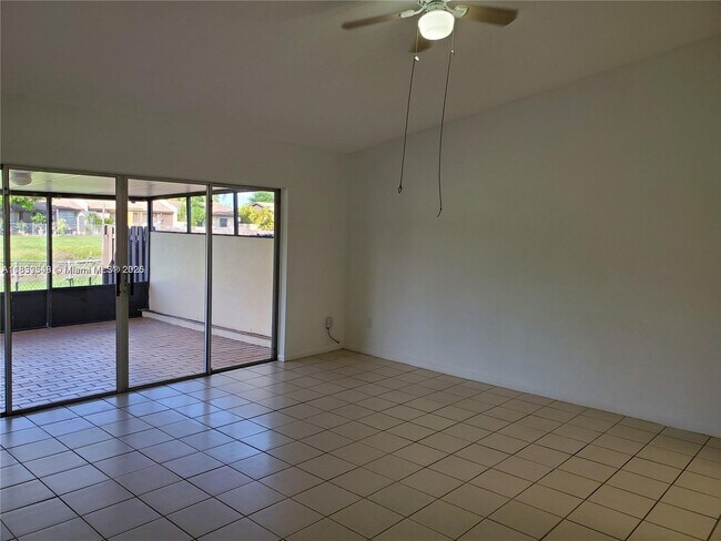 Foto del edificio - 12335 SW 110th South Canal St Rd