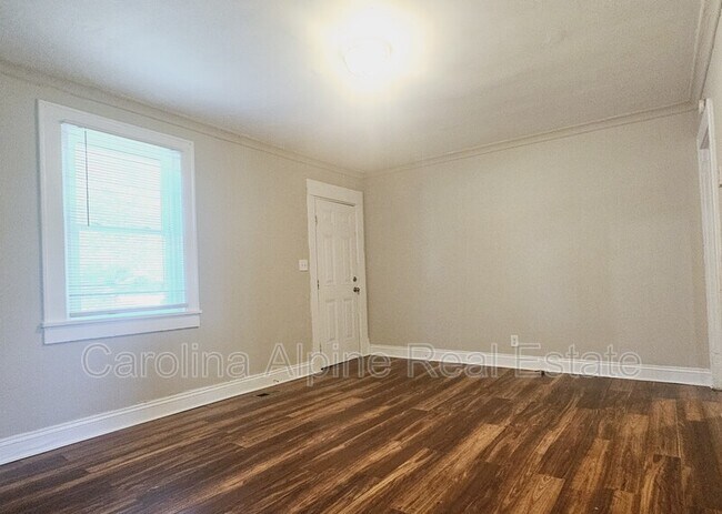 Building Photo - 606 S Ellis St