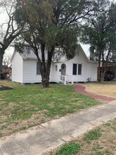 Building Photo - 548 Majestic St
