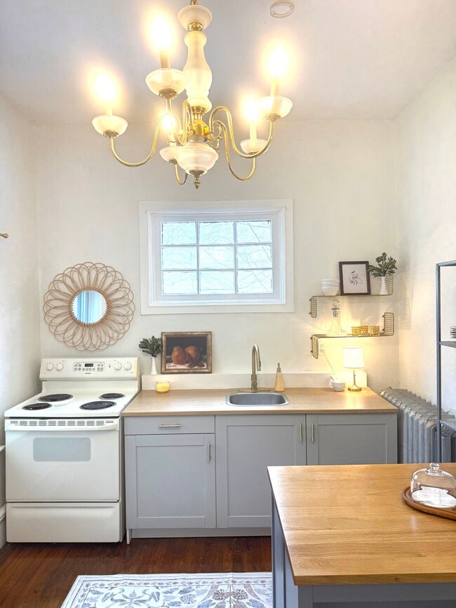 Building Photo - 206 N Bethlehem Pike